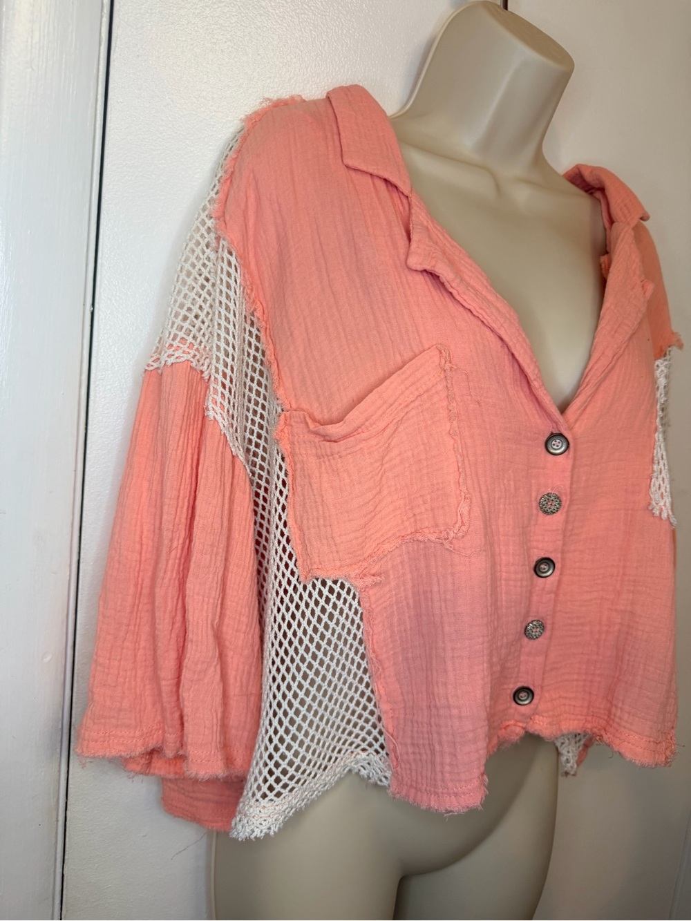 Pol Coral Gauze And Fishnet Button Down Oversized Cropped Top Size L - Picture 4 of 12